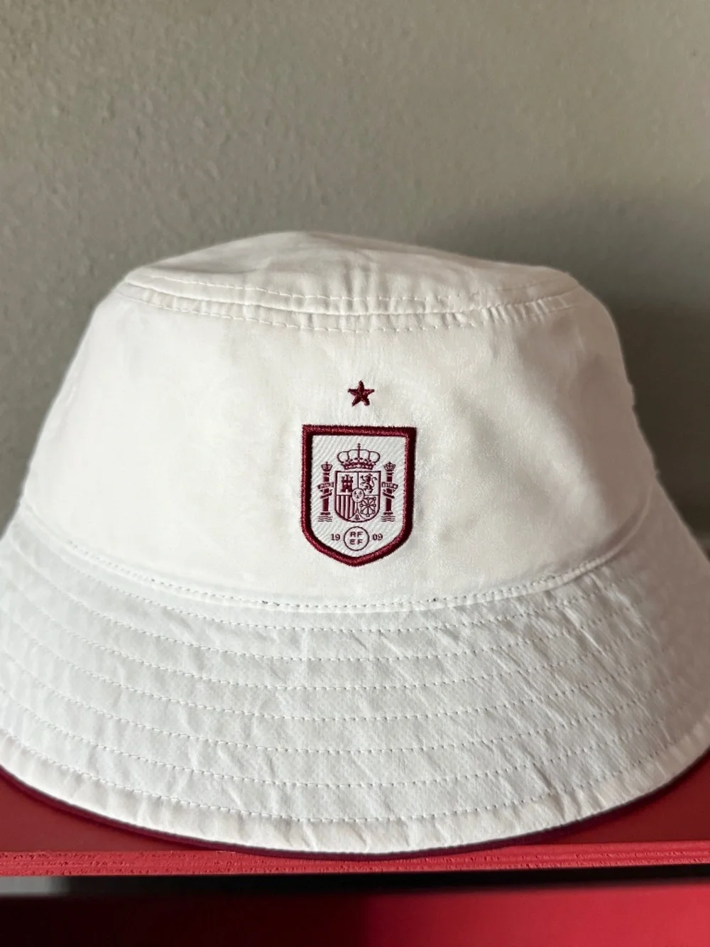 Adidas Spain 26 Off White Burgundy Bucket Hat BRAND NEW